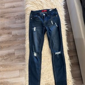 Guess skinny jeans lightly distressed size 24